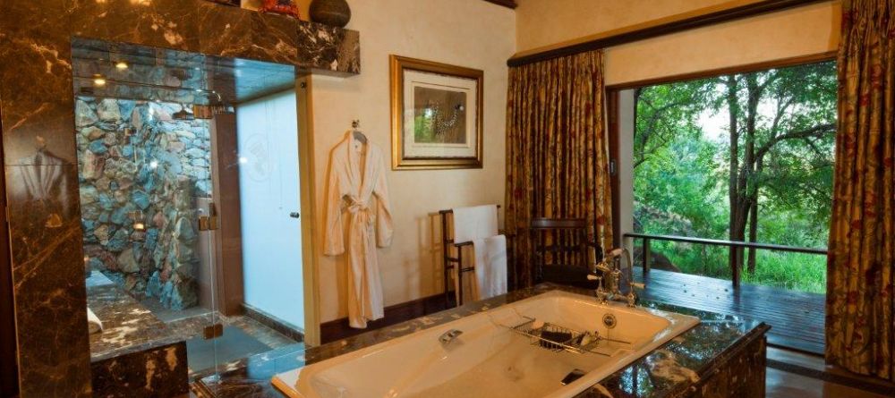 The bathroom at Mateya Safari Lodge, Madikwe Game Reserve, South Africa - Image 16