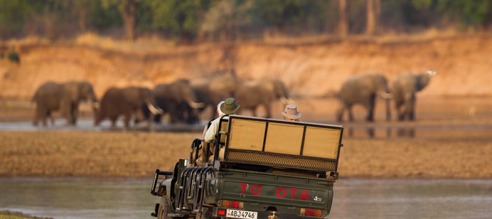 Game drive at Kakuli Bush Camp, South Luangwa National Park, Zambia - Image 7