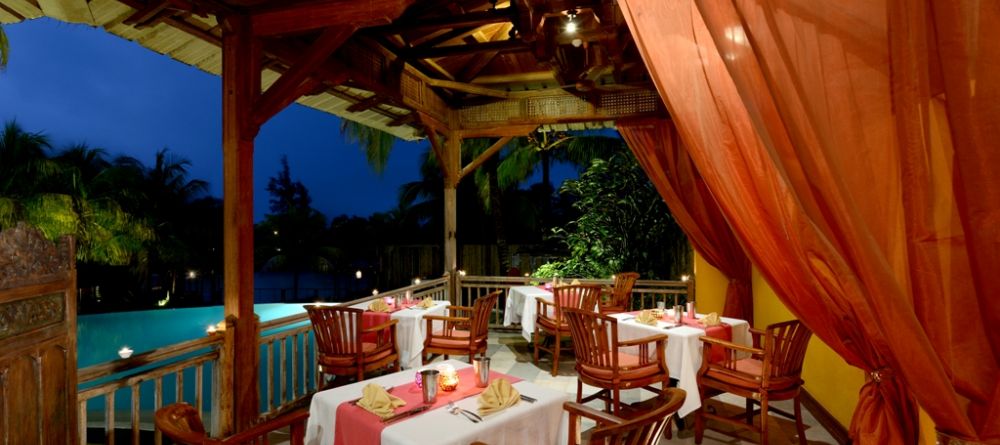 Group dining at Paradise Cove Hotel and Spa, Anse la Raie, Mauritius - Image 5