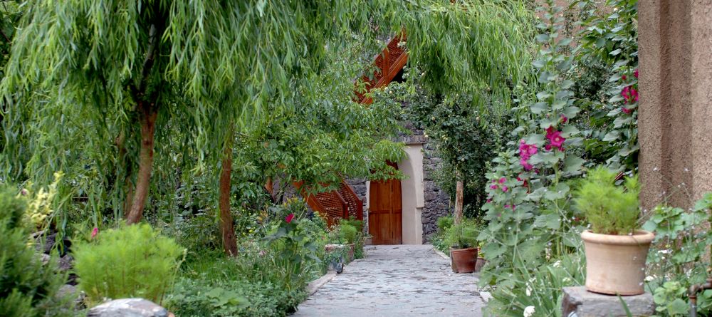 Kasbah du Toubkal Garden path - Image 3