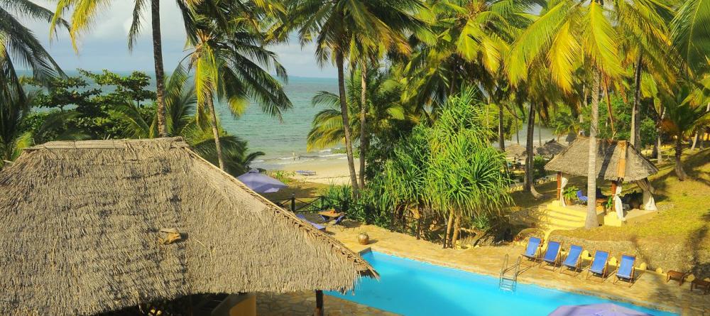 Kinasi Lodge - Pool and OCean View - Image 10