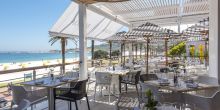 beachfront dining 