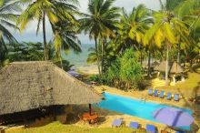 Kinasi Lodge - Pool and OCean View